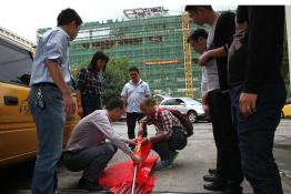 富陽供電公司黨員服務(wù)隊(duì)赴蒼南支援臺(tái)風(fēng)后電網(wǎng)搶修