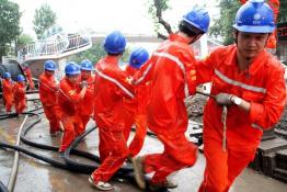 戰(zhàn)高溫、斗酷暑”服務政府重點民生工程建設