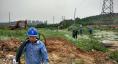 圖為6月19日，施工人員正在拆除線路
