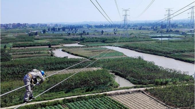 高空作業(yè)線路體檢 確?？煽抗╇? /></a>
				<span>高空作業(yè)線路體檢 確?？煽抗╇?/span>
			</li>
			<li>
				<a href=