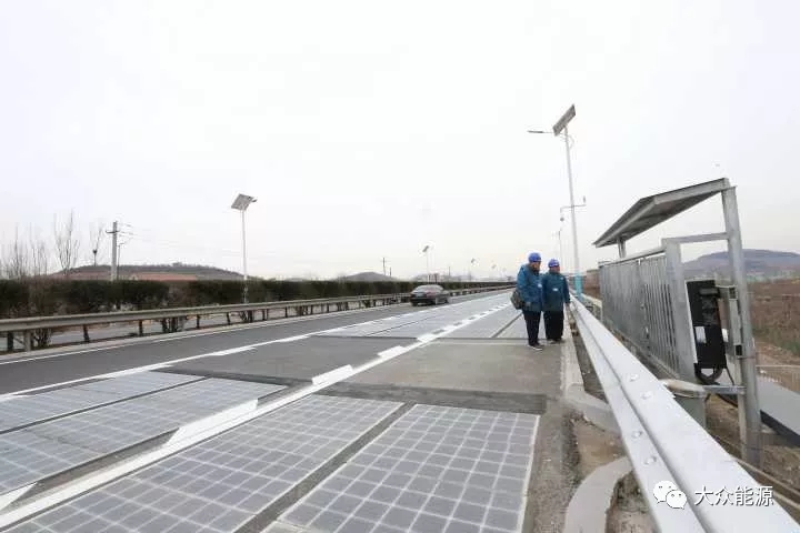 漲知識！高速公路上汽車怎么邊跑邊？