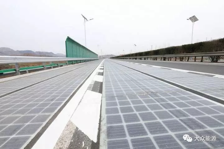 漲知識！高速公路上汽車怎么邊跑邊？