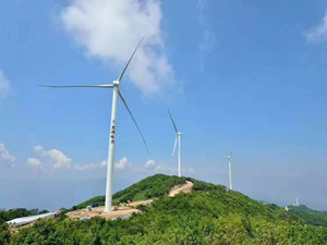 貴州達(dá)棒山風(fēng)電項(xiàng)目首臺(tái)發(fā)電機(jī)組開始正式吊裝
