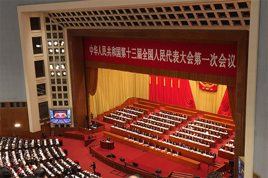  兩會代表議新能源汽車增長的“絆腳石”  推動新能源汽車產業(yè)發(fā)展