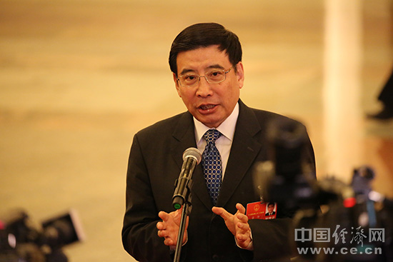  兩會代表議新能源汽車增長的“絆腳石”  推動新能源汽車產業(yè)發(fā)展