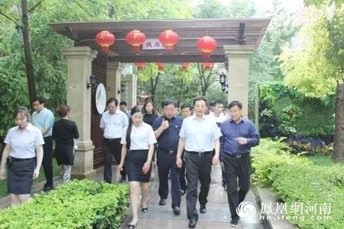 商丘市市長(zhǎng)張建慧到睢陽區(qū)新城辦事處調(diào)研智慧城市建設(shè)工作