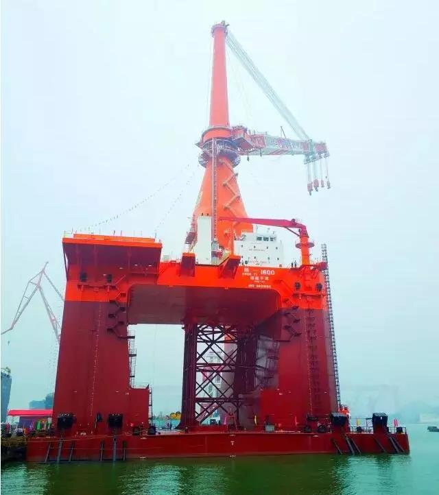 可抗16級(jí)臺(tái)風(fēng)、服務(wù)10MW海上風(fēng)機(jī)！全球首制深潛坐底多功能風(fēng)電工程船交付