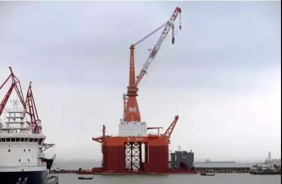 可抗16級(jí)臺(tái)風(fēng)、服務(wù)10MW海上風(fēng)機(jī)！全球首制深潛坐底多功能風(fēng)電工程船交付