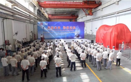 國內(nèi)最大功率海上半直驅(qū)永磁同步風力發(fā)電機成功下線！