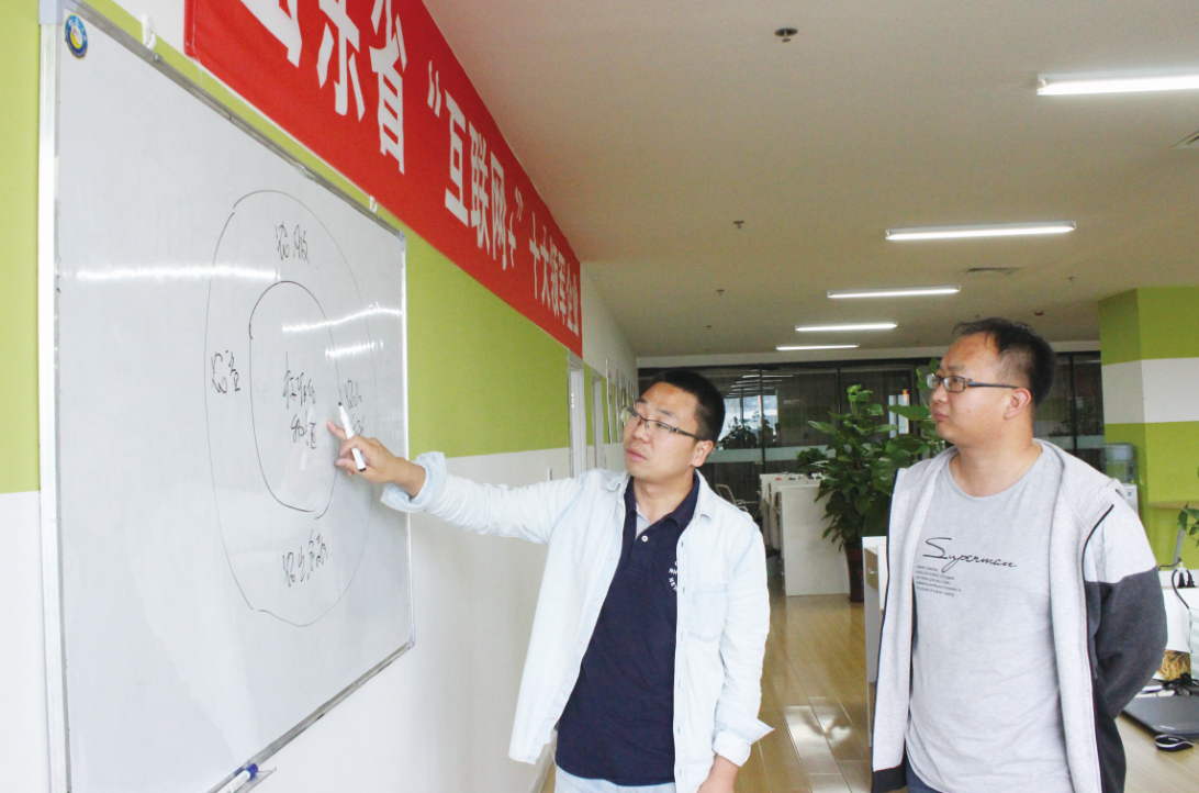 聚焦“互聯(lián)網+農業(yè)”，80后小伙打造“種地?！逼脚_