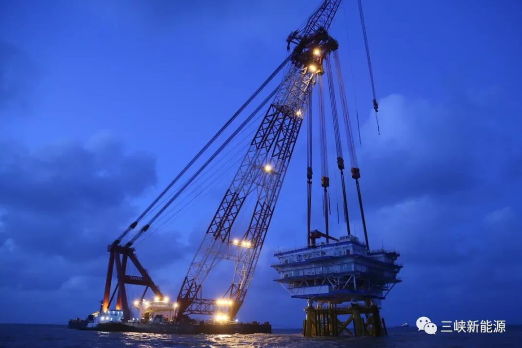 江蘇大豐300兆瓦海上風(fēng)電項目升壓站吊裝