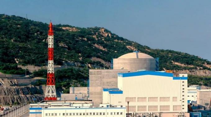 2018年9月2日11時59分，在換料機控制室操作員的遠程控制下，田灣核電4號機組第163組燃料組件緩緩裝入堆芯，標志著4號機組首次裝料作業(yè)完成，為按計劃開展4號機組后續(xù)調(diào)試和投產(chǎn)任務(wù)奠定了基礎(chǔ)。