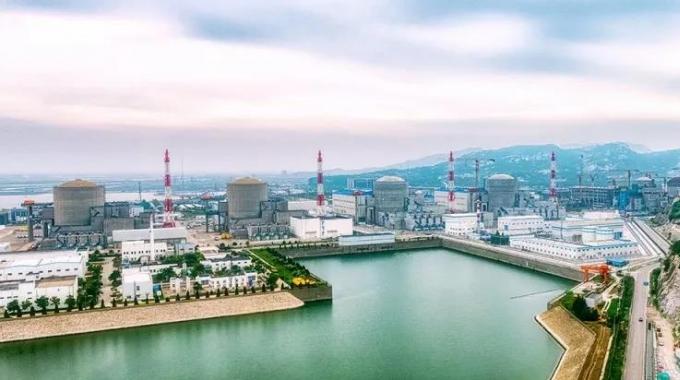 田灣4號機組自8月25日正式開始反應(yīng)堆首次裝料，全體人員始終堅持“安全第一、質(zhì)量第一”，嚴格遵守技術(shù)規(guī)格書和試驗程序要求，監(jiān)護操作，獨立驗證，采用在田灣4號機組主控室、換料機控制室和反應(yīng)堆大廳進行連續(xù)監(jiān)控的方式，先后進行了9個批次燃料吊籃的裝載與轉(zhuǎn)運，安全地將163組燃料組件和103束控制棒裝入堆芯指定位置。