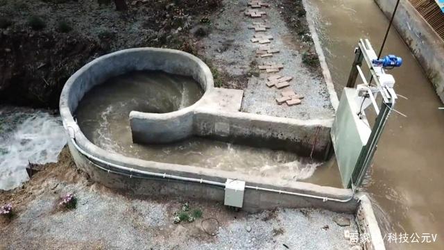 小型發(fā)電機，放到河里就有免費的電，一天產(chǎn)的電夠60戶人家用