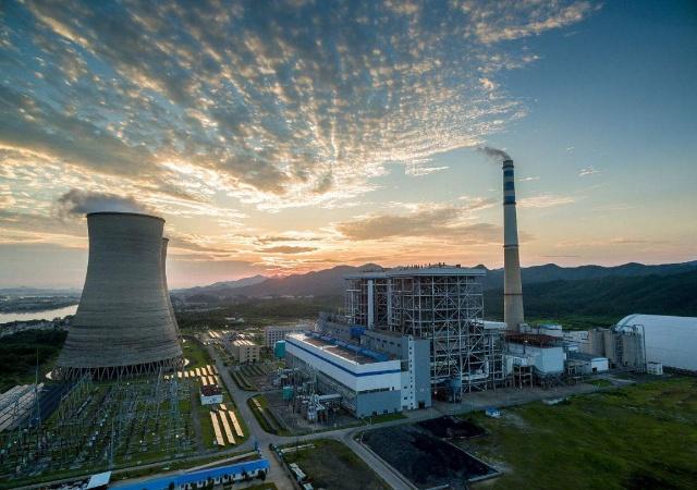 我國的火電廠燃燒一噸的煤礦，能產(chǎn)生多少電量？