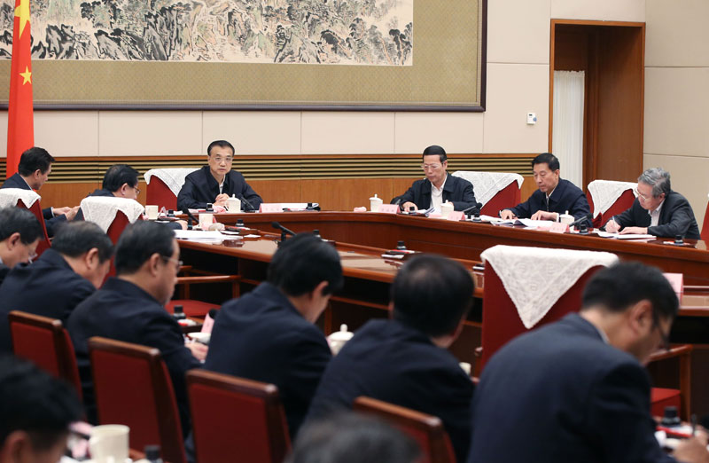 李克強(qiáng):放寬配售電業(yè)務(wù)市場準(zhǔn)入 推動(dòng)建立市場決定能源價(jià)格機(jī)制